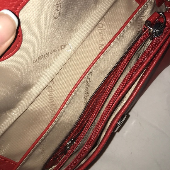 🎉HOST PICK🎉 CALVIN KLEIN CROSSBODY IN RED - Picture 4 of 5